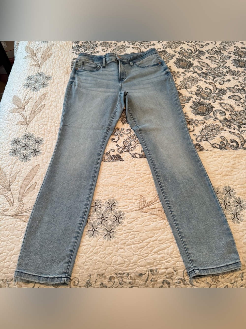 LC Lauren Conrad mid rise skinny jeans size 10